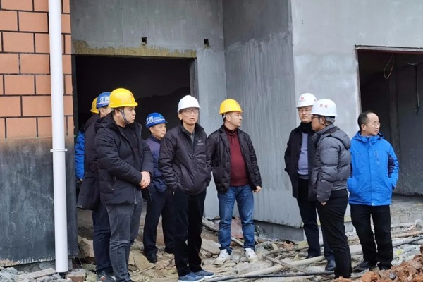 市政公用集團總工程師鄭學平進賢縣基礎教育提升改造工程視察6004003.jpg