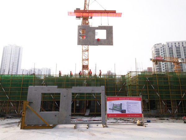 南昌市政建設集團桃花南路安置房項目裝配式建筑構件首次吊裝6003.jpg