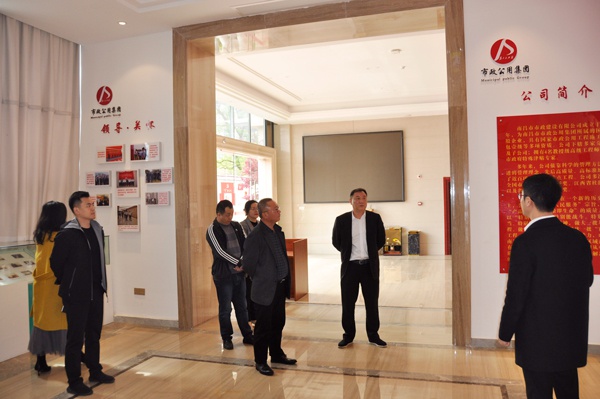 青云譜區(qū)政協(xié)黨組副書記陳忠良南昌市政建設集團轉作風優(yōu)環(huán)境陽光驛道走訪6001.jpg
