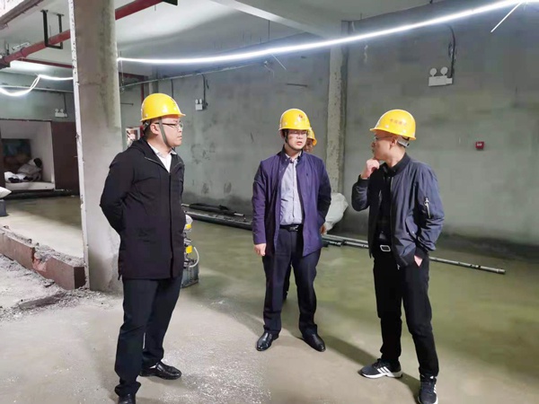 市政建設(shè)付海華前往萬壽宮二次裝修改造項(xiàng)目調(diào)研指導(dǎo)6002.jpg