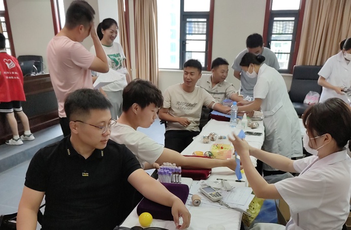 1625724434972891.jpg 2021南昌市政建設(shè)集團(tuán)組織無償獻(xiàn)血6915.jpg
