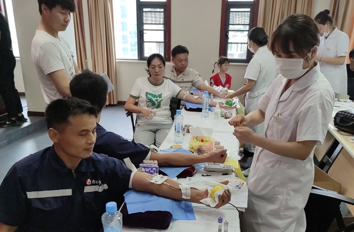 1625724445970238.jpg 2021南昌市政建設(shè)集團(tuán)組織無償獻(xiàn)血6916.jpg
