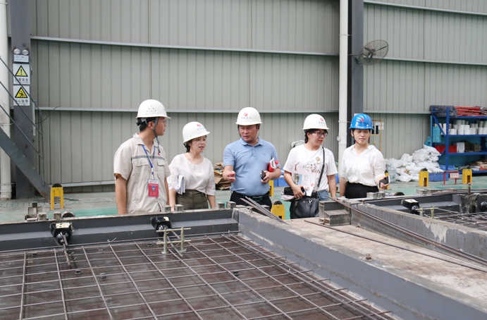 江西外語外貿陳大勝光臨市政遠大調研裝配式建筑6911.jpg