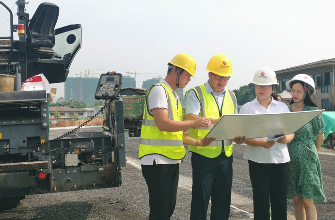 1629944139522891.jpg 南昌市政建設(shè)集團(tuán)鄧偉前往市政公用城周邊市政道路項(xiàng)目檢查指導(dǎo)6911.jpg